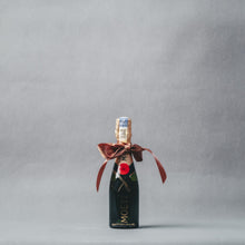 Load image into Gallery viewer, Moet and Chandon (France) Brut NV 200ml Champagne
