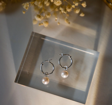 Load image into Gallery viewer, Silver Perle Silver Classic Hoop Earrings
